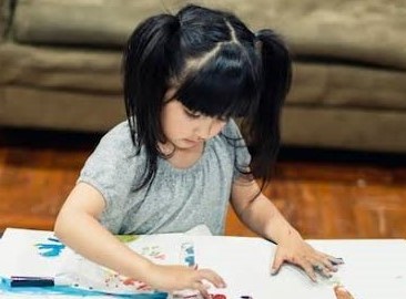 Gambar Anak Menggambar-16